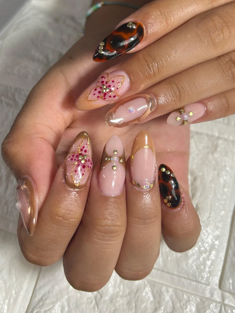 Nail art floral